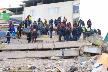 Depremin 3’üncü gününde Malatya’da arama kurtarma çalışmaları devam ediyor
