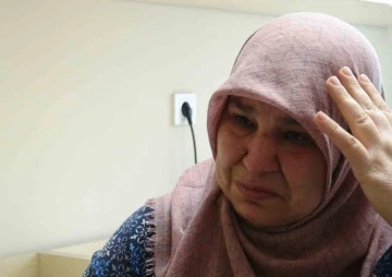 Depremin en acı yüzünü ağlayarak anlattı: &quot;Çöpten çıkarılan ekmeği bile paylaştığımız oldu&quot;
