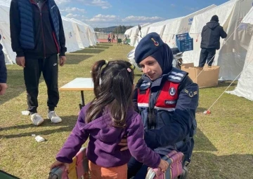 Depremzede çadırında doğan bebeğe ’Umut’ adı verildi