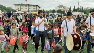 Depremzede çocukların 23 Nisan coşkusu
