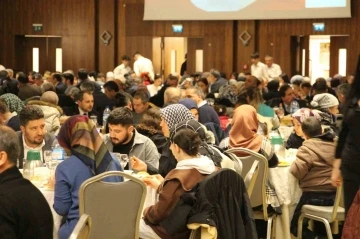 Depremzedeler, gazi ve şehit aileleri ilk iftarda bir araya geldi
