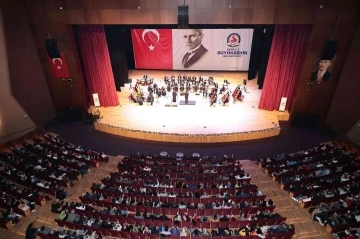 Dev orkestra Neşet Ertaş’ın türkülerini seslendirdi
