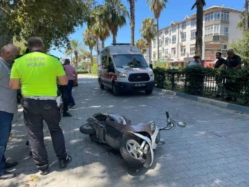 Devrilen motosikletten düşüp kafasını beton zemine çarptı
