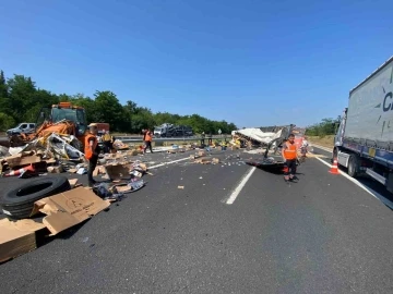 Devrilen tır İstanbul-Edirne Otobanı’nı kapattı
