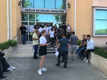 DGS’ye geç kalanlar kapıdan döndü
