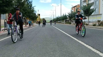 Dicle’de trafik güvenliği ve sağlıklı yaşama dikkat çekmek için pedal çevrildi
