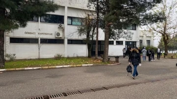 Dicle Üniversitesi’nde 1993’te meydana gelen bombalı saldırıların izini vücudunda taşıyor
