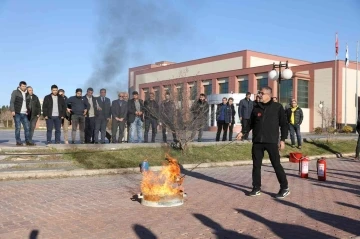 Dicle Üniversitesi personeline yangın eğitimi ve tatbikatı
