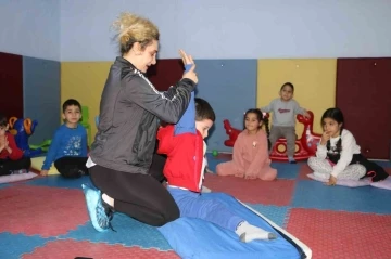 Diyarbakır’da çocuklar spor yaparak zinde tutuluyor
