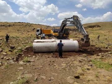 Diyarbakır’da kırsalda yol bakım ve üst yapı çalışmaları devam ediyor
