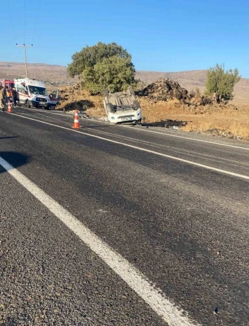 Diyarbakır’da kontrolden hafif ticari araç takla attı: 3 ölü, 2 yaralı
