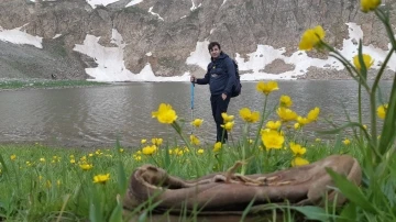 Doğaseverler 3 bin rakımlı Fatma Hatun Gölü yakınında buldukları kuzunun sahibini arıyor
