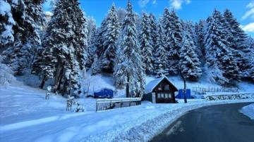 Doğu Karadeniz karla kaplı dağlarıyla misafirlerine ev sahipliği yapıyor