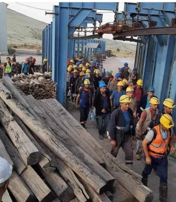 Doruk Madencilik işçileri kendilerini yeraltına kapattı
