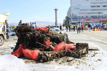 Dünya Çevre Günü İzmir’de deniz temizliği etkinliğiyle kutlandı
