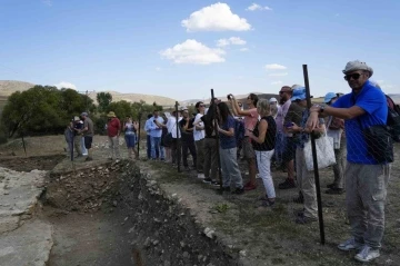 Dünyaca ünlü arkeologlar Satala Antik Kenti’ndeki kazıları yerinde inceledi