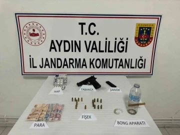 Durdurulan araçtan yeşil reçeteli uyuşturucu çıktı
