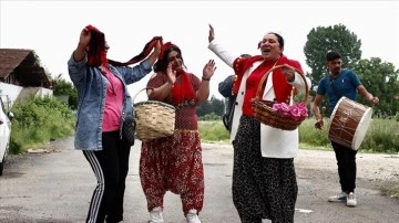 Düzce'de Romanlar davul zurna eşliğinde sandığa gitti