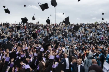 EBYÜ’de mezuniyet coşkusu
