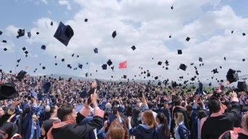 EBYÜ’de mezuniyet coşkusu
