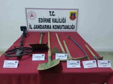 Edirne’de kaçak kazı yapan 4 şüpheli yakalandı
