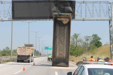 Edirne’de kamyonun damperi şaha kalktı
