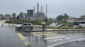 Edirne'de sağanak su baskınlarına yol açtı