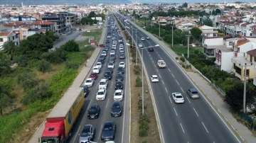 Edremit Körfezi’ndeki yollarda bayram tatili yoğunluğu