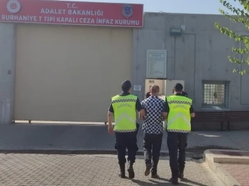 Edremit’te aranan 2 şahıs JASAT tarafından yakalandı