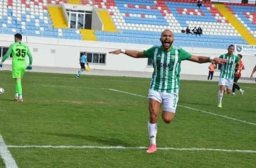 Efeler 09 SFK’lı İshak gol krallığına zirveye oturdu
