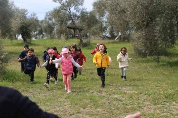 Efeler’in minikleri Orman Haftası’nı doğayla iç içe kutladı
