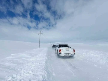 Ekipler çığın düştüğü mahalleye ulaşmaya çalışıyor
