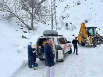 Ekipler köydeki 2 hasta çocuk için seferber oldu