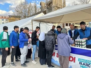 Elazığ Belediyesi depremzedelerin yanında olmaya devam ediyor
