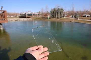 Elazığ buz kesti, süs havuzları dondu
