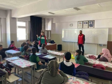 Elazığ’da öğrencilere sek sek oyunu ile öfke çözme yöntemi eğitimi
