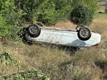 Elazığ’da otomobil tarlaya uçup ters döndü: 4 yaralı
