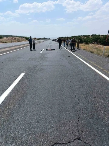 Elazığ’da yolun karşısına geçmeye çalışan yayaya araç çarptı
