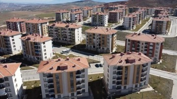 Elazığ'da 3 yıl önce evi yıkılan depremzedeler TOKİ konutlarında güvenle oturuyor