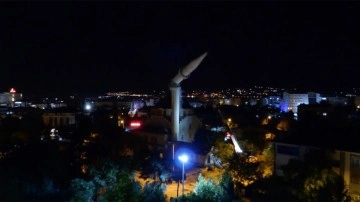 Elazığ'da depremde hasar gören cami minaresi kontrollü yıkıldı