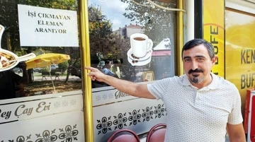 Eleman derdinden bıkan esnaf, çareyi bu ilanı yazmakla buldu
