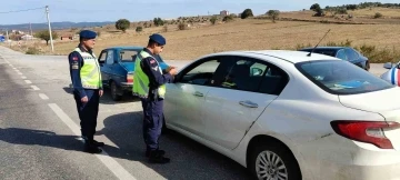 Emet’te sürücülere trafikte güvenli sürüş ve emniyet kemerinin önemi anlatıldı
