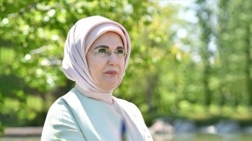 Emine Erdoğan'dan "Aybüke; Öğretmen Oldum Ben!" filmi paylaşımı