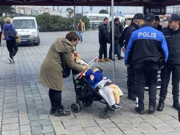 Eminönü’nde kadınlara ’KADES’ uygulaması tanıtıldı
