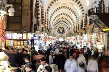 Eminönü’nde yılbaşı yoğunluğu
