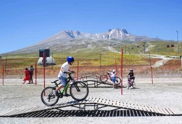 Erciyes’te bisiklet ve aktivite parkı sezonu açıldı
