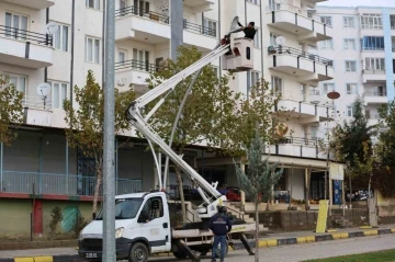 Ergani’de aydınlatma direkleri onarıma alındı
