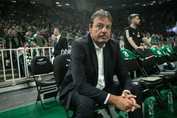 Ergin Ataman'dan Yunan taraftarlarının açtığı skandal pankarta cevap! 