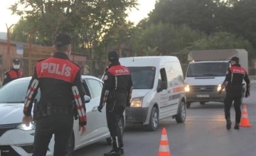 Erzincan’da çeşitli suçlardan aranan 37 kişi yakalandı, 27 kişi gözaltına alındı
