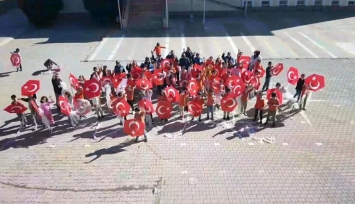 Erzincan’da fidan dikme ve uçurtma şenliği etkinliği düzenlendi
